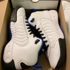 Only have been worn once! In good condition!